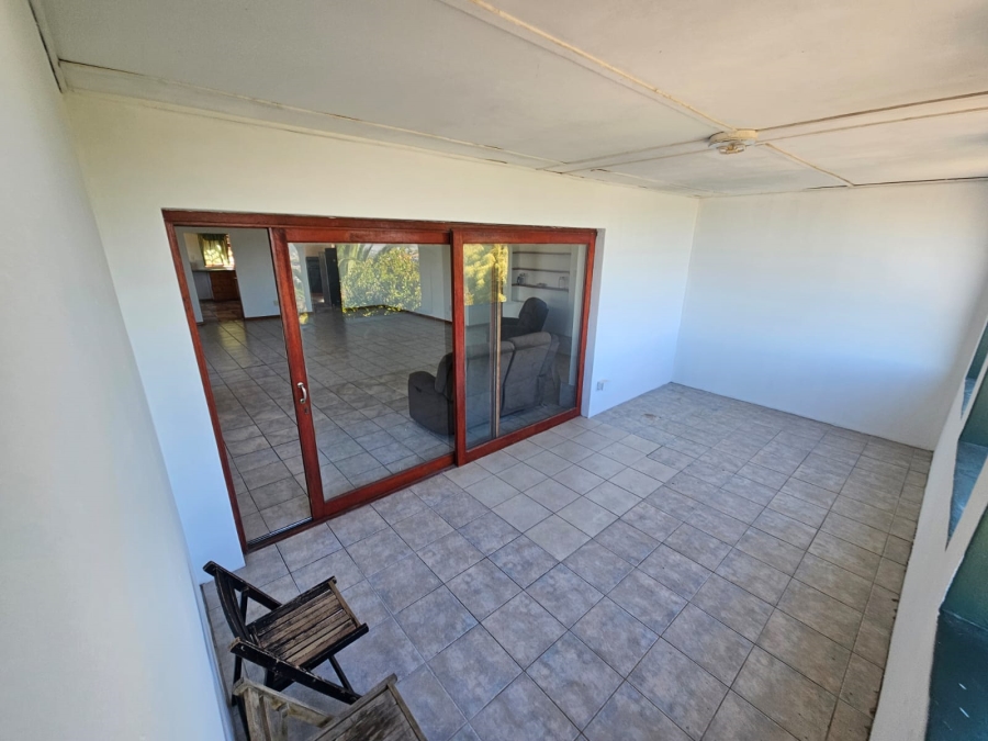 To Let 6 Bedroom Property for Rent in Loevenstein Western Cape